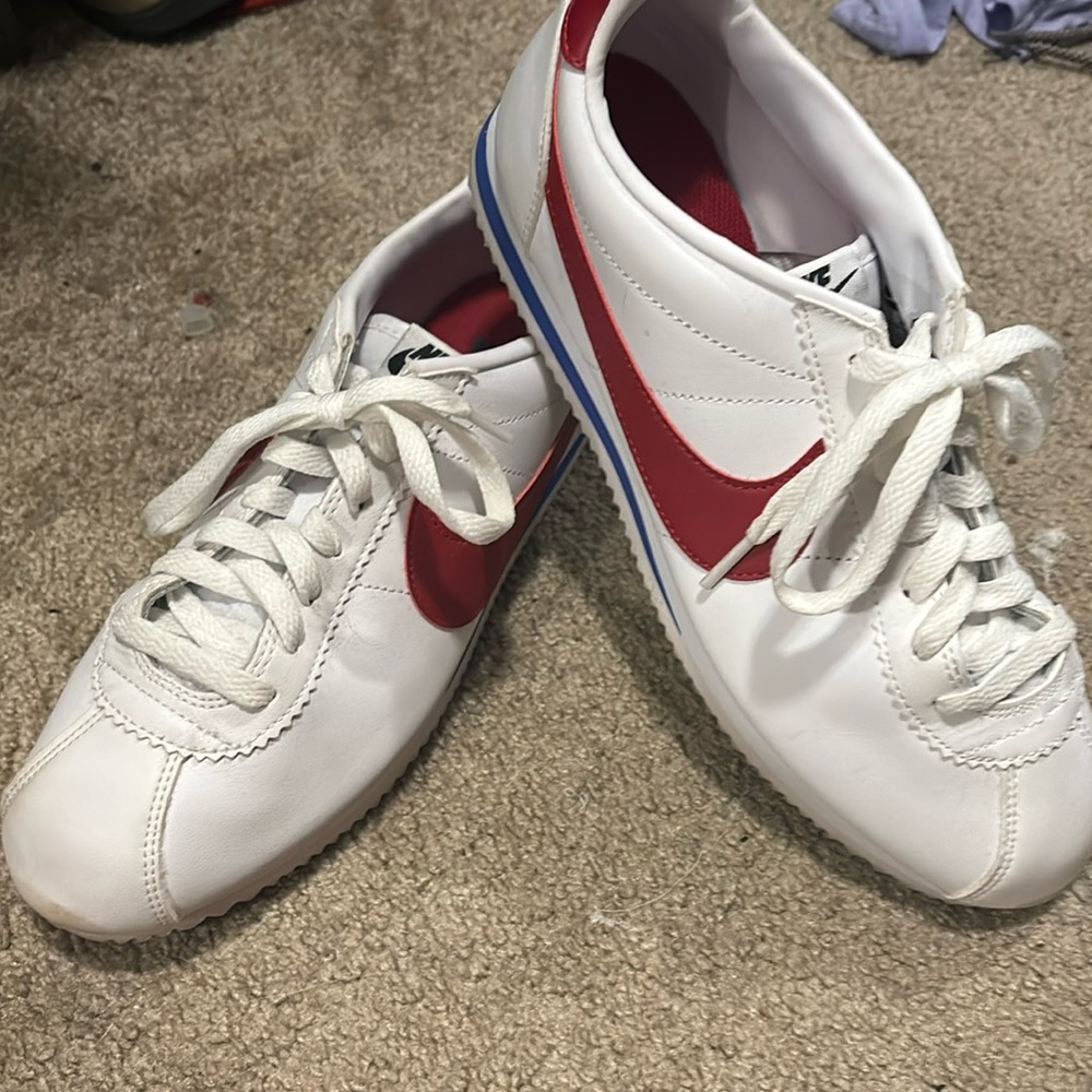 Worn once Nike old school sneakers size 10.5